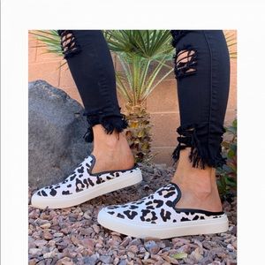 Boutique Corkys White Snow Leopard Abbott Sneaker